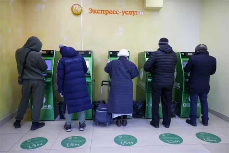 Rus bankalarının "bilgilerini gizli tutma" hakkı 2025 sonuna uzatılacak