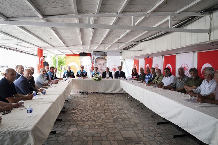 Yumaklı, Samatya Balıkçı Barınağı'nda reislerle buluştu