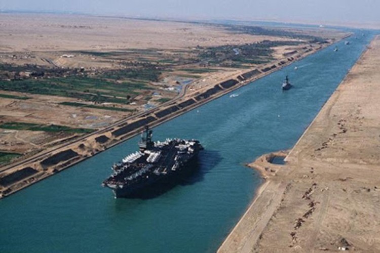 Süveyş Kanalı'ndan geçiş ücreti yüzde 6 arttı