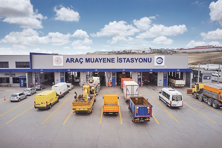 TÜVTÜRK, bayram yolculuğu öncesi araç muayenesinin önemini vurguluyor