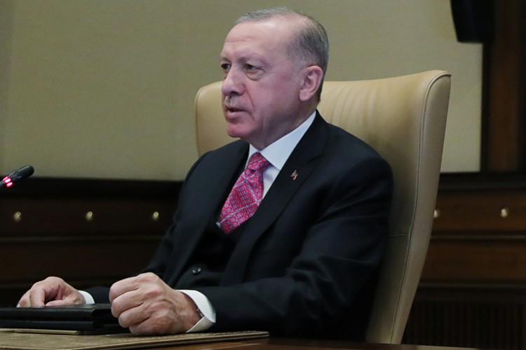 Kapalı mekanlarda artık maske zorunlu değil