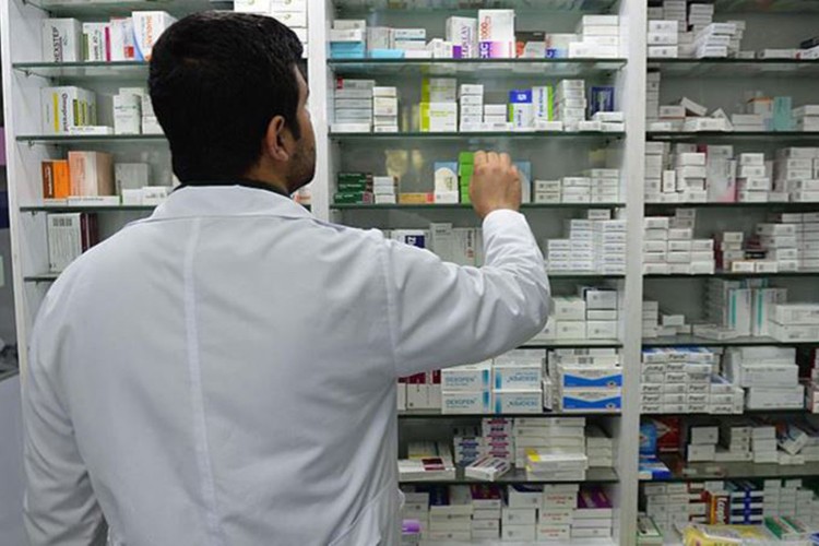 Eczanelerin ilaç satışından kar payı yükseltildi