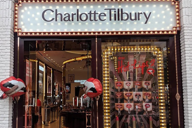 Charlotte Tilbury'nin koleksiyonları satışa sunuldu