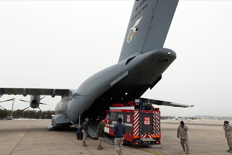 'Hava yardım koridoru' 37 hava aracı ile gece boyunca çalıştı