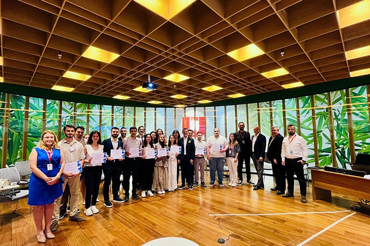 15'inci mezunlarını Unifree Duty Free işbirliğinde verdi