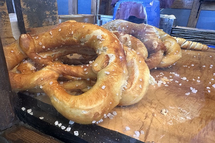 Almanya'da festivallerin vazgeçilmez yiyeceği: Pretzel