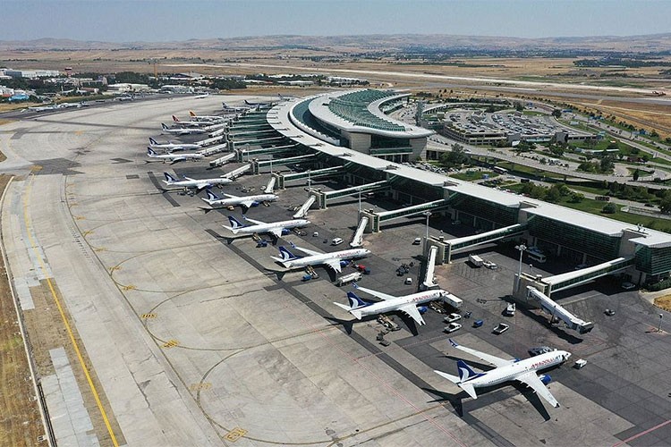 Türkiye'deki havalimanlarını 2024'te 230,2 milyon yolcu kullandı