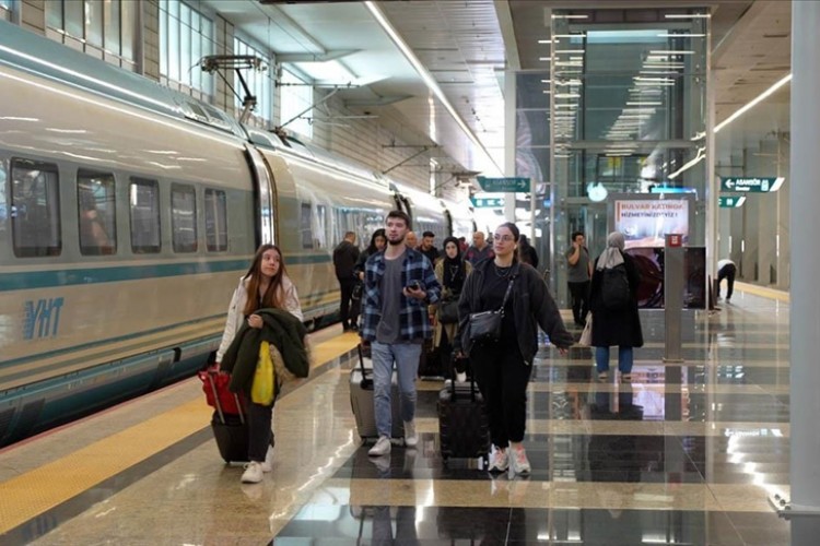 Kurban Bayramı tatilinde demir yollarını 7,5 milyon kişi kullandı