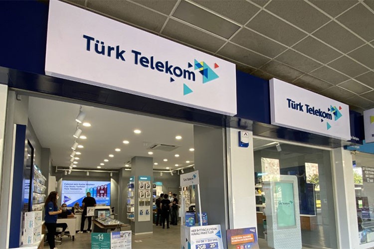 Mağazalarını girişimci kadınlara açtı