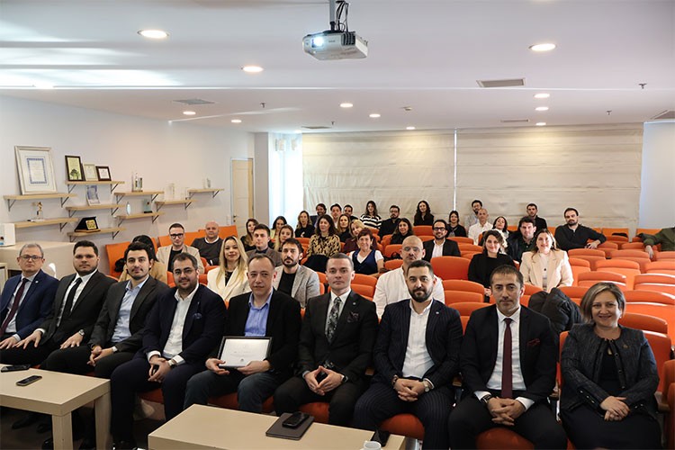 İzmir'in Kent Kimliği EGİAD'da Masaya Yatırıldı