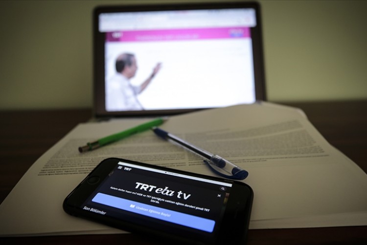 TRT EBA TEK KANALDAN DEVAM EDECEK