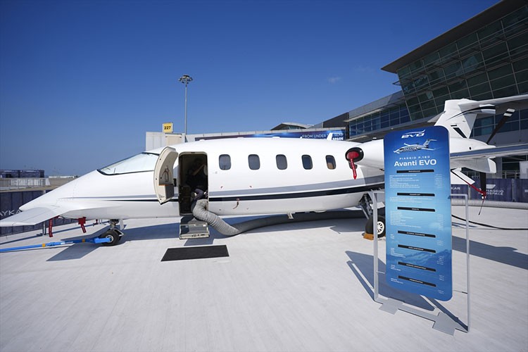 "Gökyüzünün Ferrari'si" IDEF 2025'te sergilendi