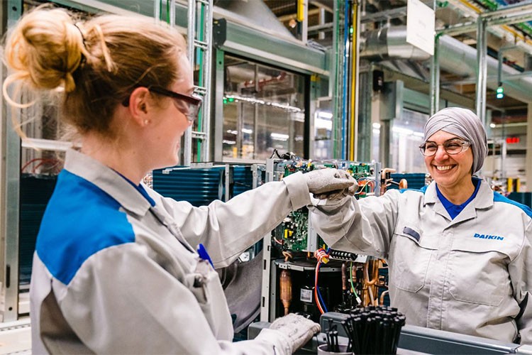 "En Fazla Yeni Kadın Çalışan İstihdamı Sağlayan Firma" ödülünü aldı