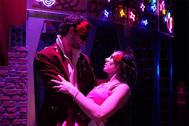 Romeo ve Juliet'i hiç böyle izlemediniz