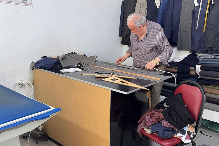 Giresunlu terzi 59 yıldır ustalığını sürdürüyor