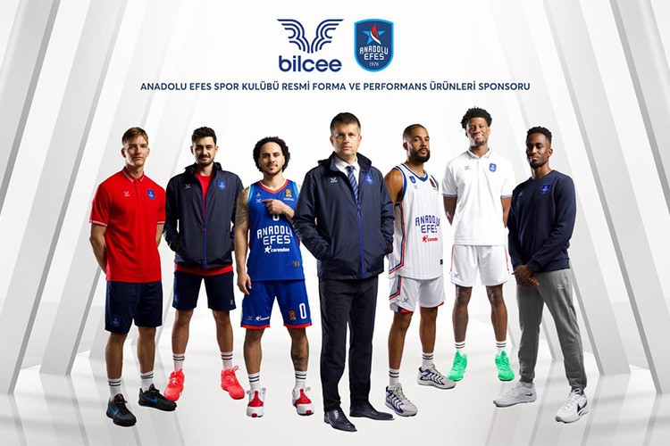 Tarihe iz bırakanlar aynı coşkuyla yine aynı kumaşta