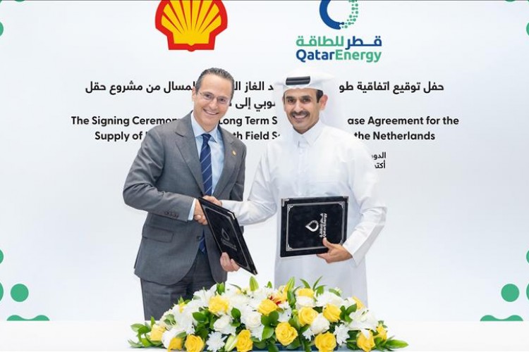 Hollanda'ya 27 yıllık LNG tedariki için anlaştı