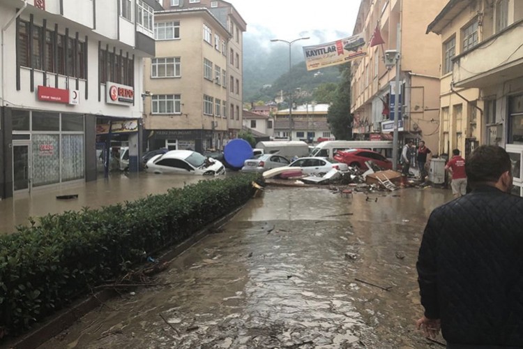 TOKİ, Kastamonu Bozkurt'ta esnafın yaralarını sarmaya başladı