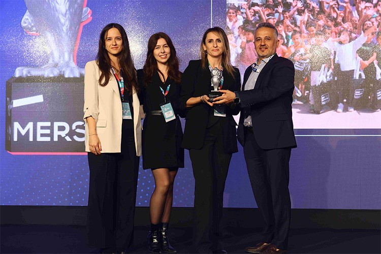 Egepen Deceuninck'e The Hammers'tan gümüş ödül