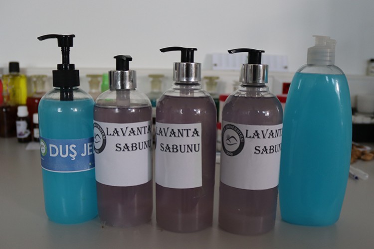 Ürettikleri temizlik malzemeleriyle Iğdır Üniversitesinin ihtiyacını karşılıyorlar