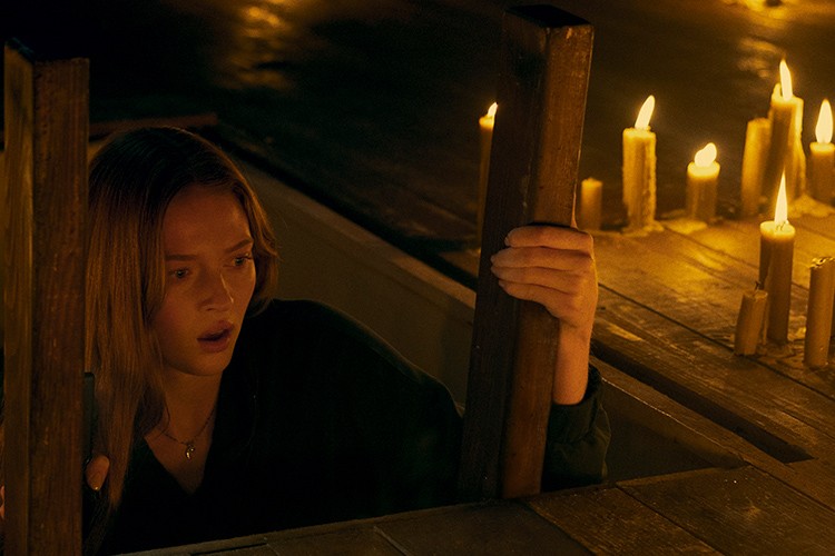 Bu filmde korku filmlerindeki klişe aptal karakterler yok!