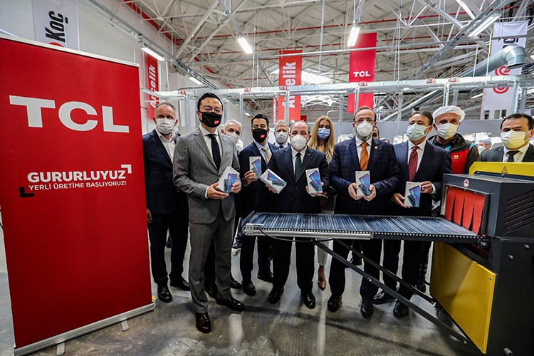 TCL akıllı telefon üretimine başlıyor