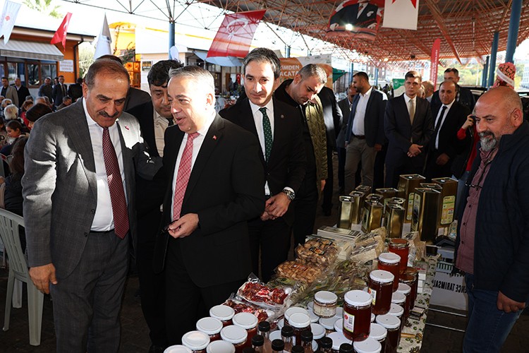 Ege Yaş Meyve Sebze İhracatçıları Birliği üreticinin yanında