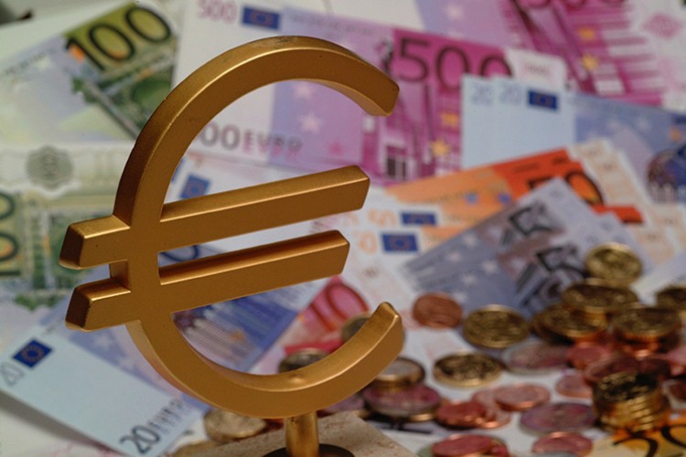 AB kurumları bütçede anlaştı