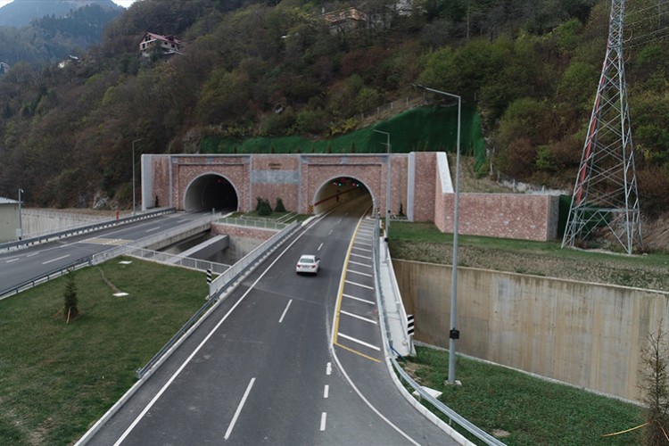 Yeni Zigana Tüneli'nden 6 ayda 1 milyon 986 araç geçti