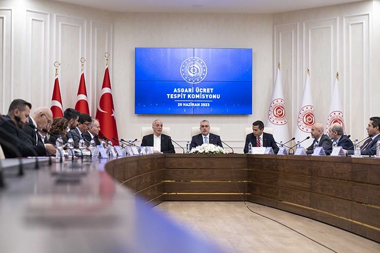 Asgari ücret net 11 bin 402 lira oldu