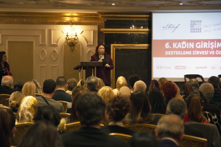 Başarılı kadınlara ödüller yağdı