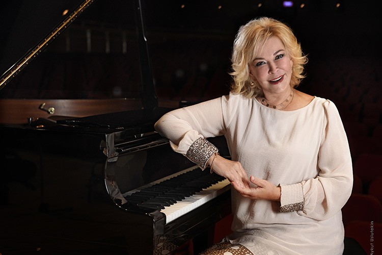 Gülsin Onay'dan Türkiye ve Avrupa'da Yaz Konserleri