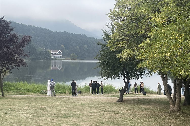 Gölcük Tabiat Parkı sonbaharda da misafirlerini ağırlıyor