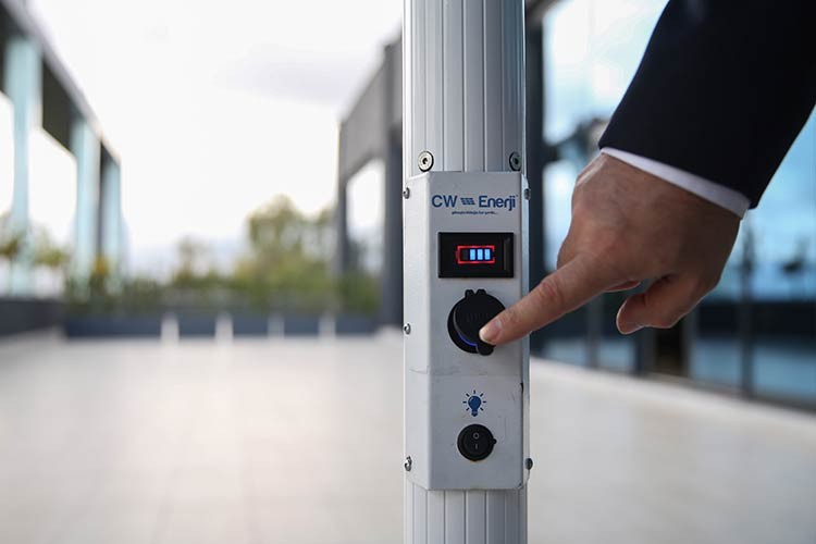 Güneşten elektrik üreten şemsiyeler...