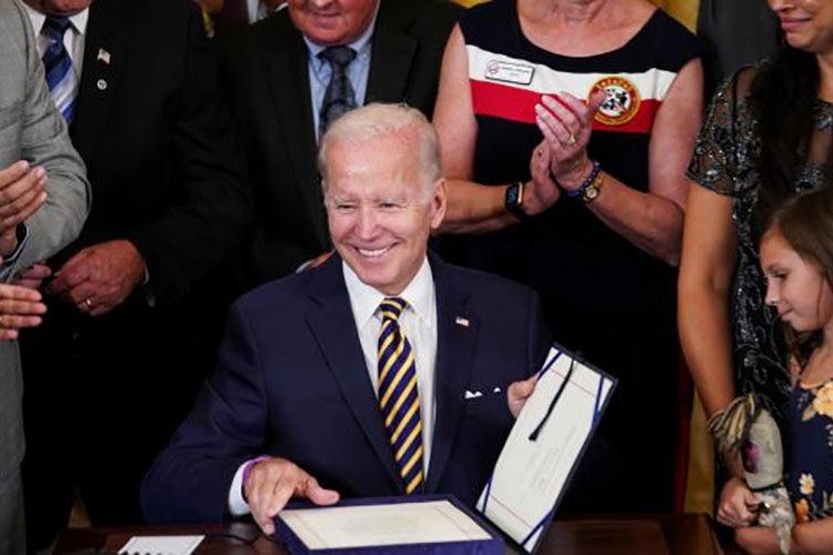 Biden enflasyon yasasını onayladı