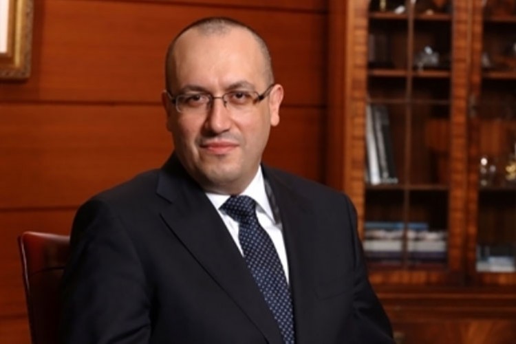 "TL'deki kayıp Garanti hisselerini düşürüyor"