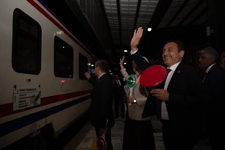 Turistik Karaelmas Ekspresi ilk seferine çıktı