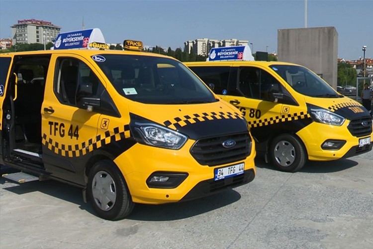 İstanbul'da 402 yeni taksi yolcu taşımaya başladı