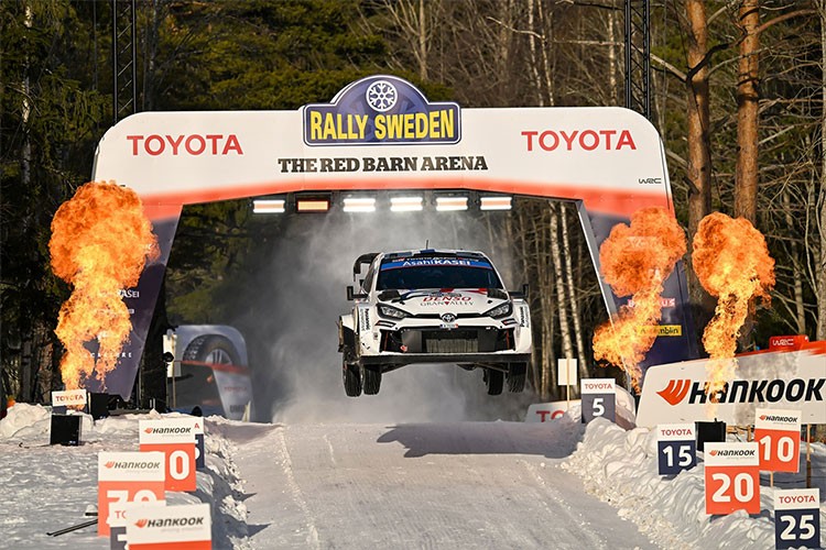 Toyota, İsveç Rallisi'nde birinci oldu
