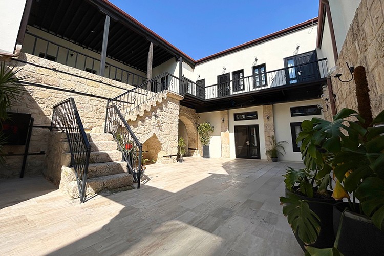 Tarsus'un ilk uluslararası markalı otelini hizmete açıldı