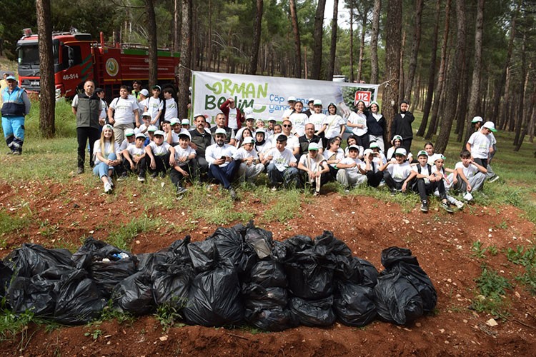 100 bin kişi yangınlara karşı 360 ton atık topladı