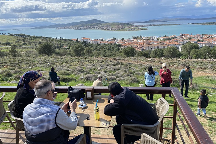 Ayvalık'ta, Ramazan Bayramı dolayısıyla yoğunluk yaşanıyor