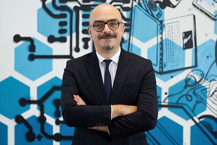 'Yazılımın Yeni 100'ü programı ile kendi geleceklerini kodluyor