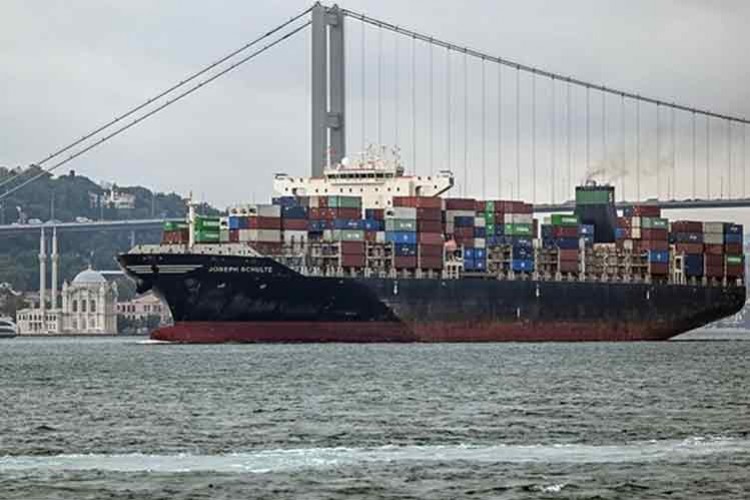 Odessa Limanı'ndan gelen yük gemisi İstanbul'da demirledi