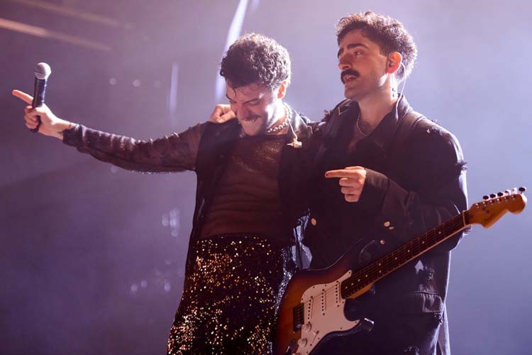 Dolu Kadehi Ters Tut 20 günde 20 şehirde konser verdi