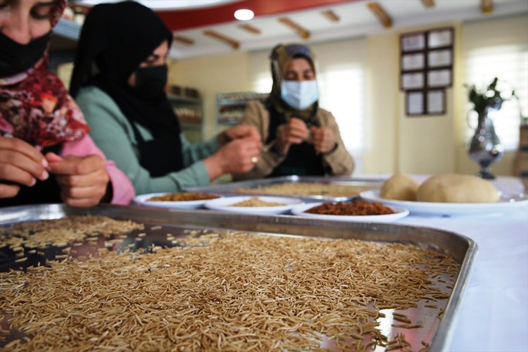 Mardin'de üretip gönderiyor