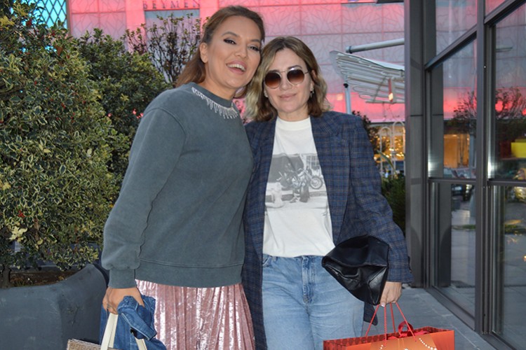 Demet'ten Ayla'ya doğumgünü sürprizi