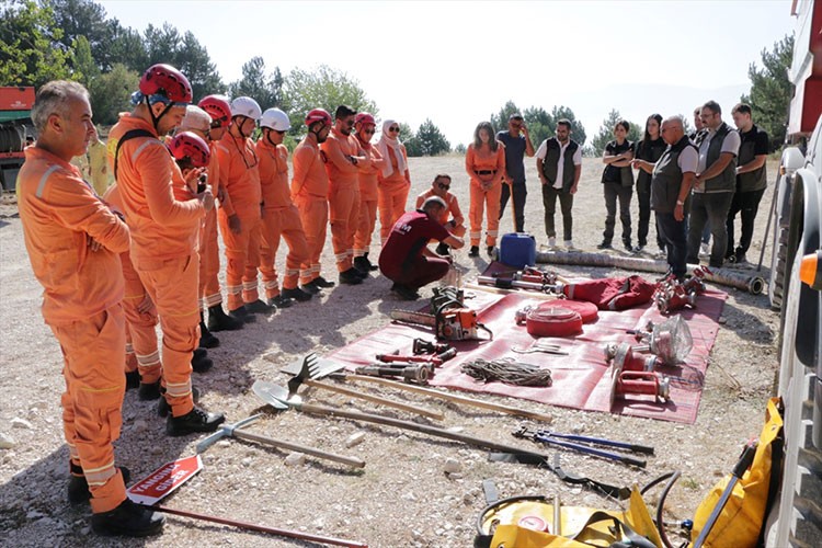 Bolu'da akredite derneklere orman yangınıyla mücadele eğitimi verildi