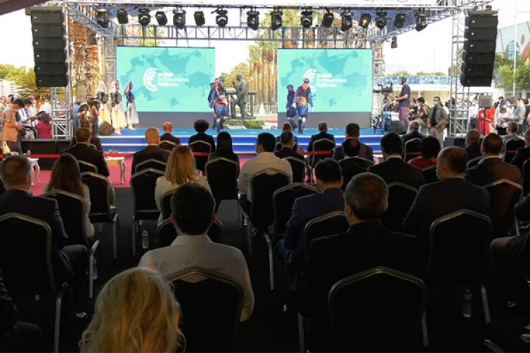 Pandemi gölgesinde açıldı