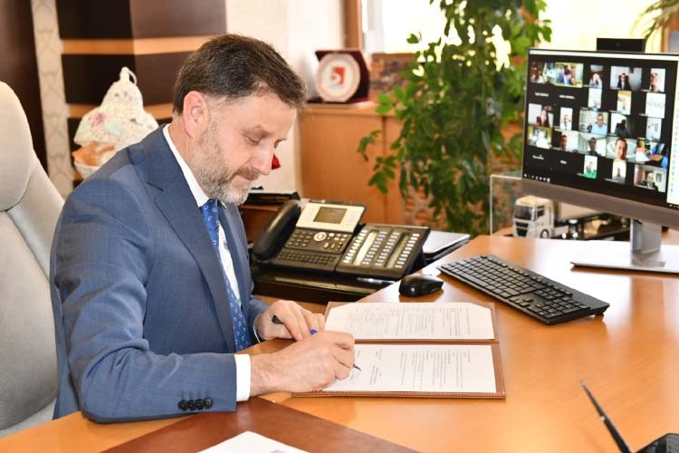 Sözleşmeli üretimde online imzalar atıldı...